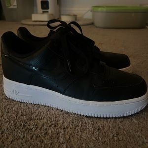 black nike airforces